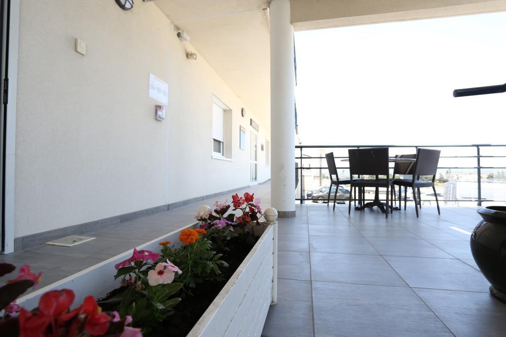 Hotel Restaurant Les Pielettes Le Rove Zewnętrze zdjęcie