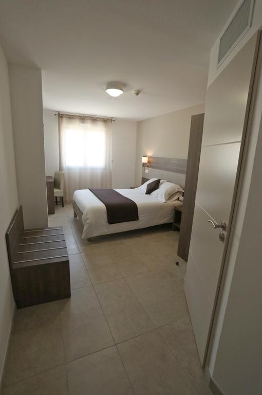 Hotel Restaurant Les Pielettes Le Rove Zewnętrze zdjęcie