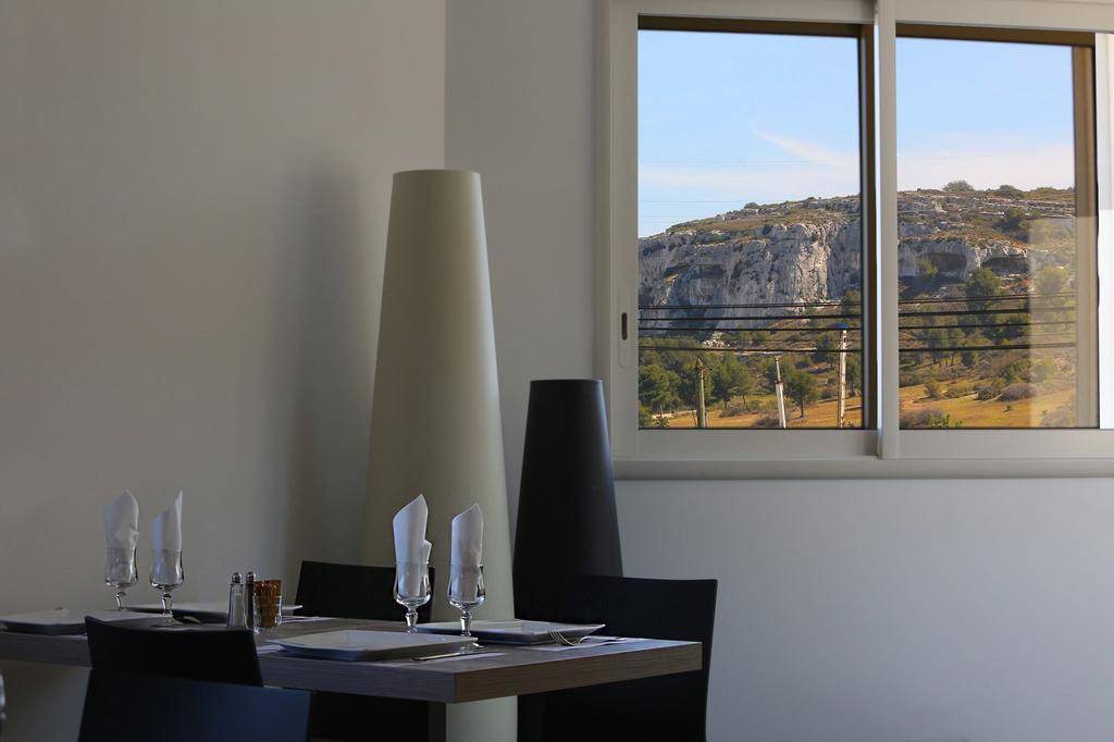 Hotel Restaurant Les Pielettes Le Rove Zewnętrze zdjęcie