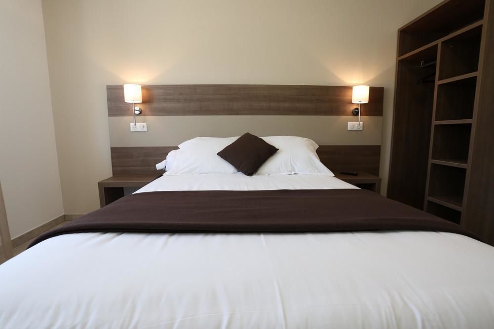 Hotel Restaurant Les Pielettes Le Rove Zewnętrze zdjęcie
