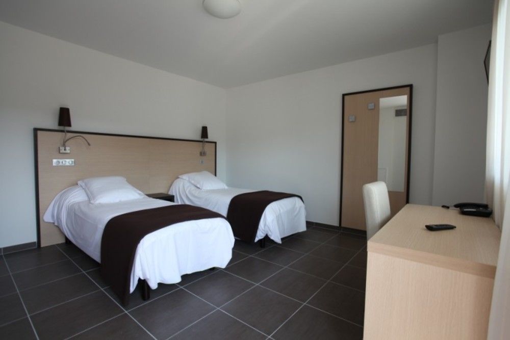 Hotel Restaurant Les Pielettes Le Rove Zewnętrze zdjęcie