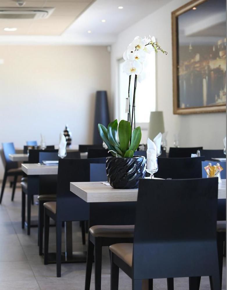 Hotel Restaurant Les Pielettes Le Rove Zewnętrze zdjęcie