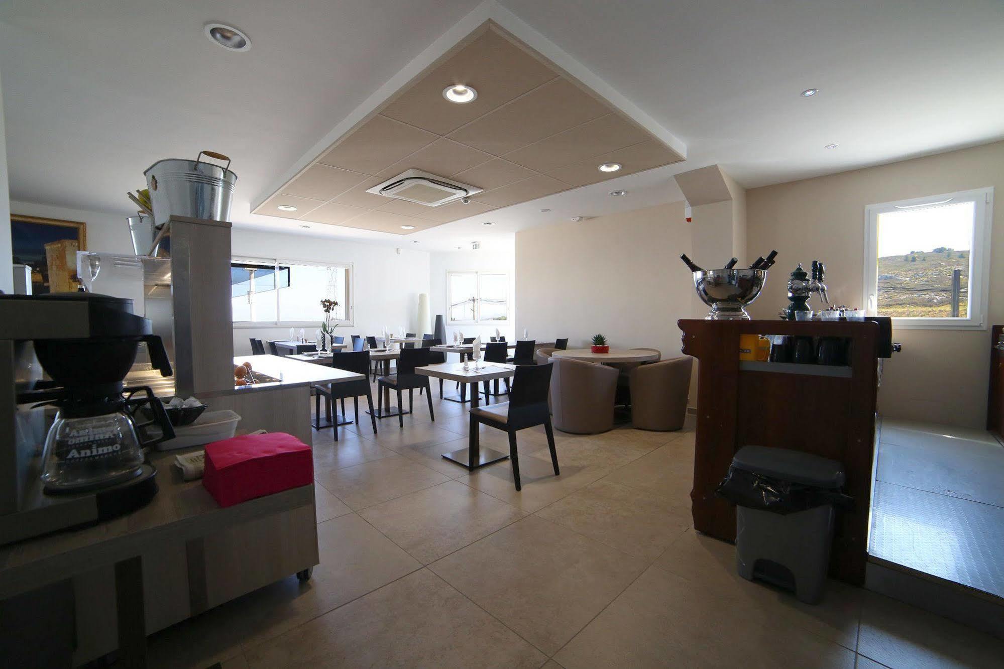 Hotel Restaurant Les Pielettes Le Rove Zewnętrze zdjęcie